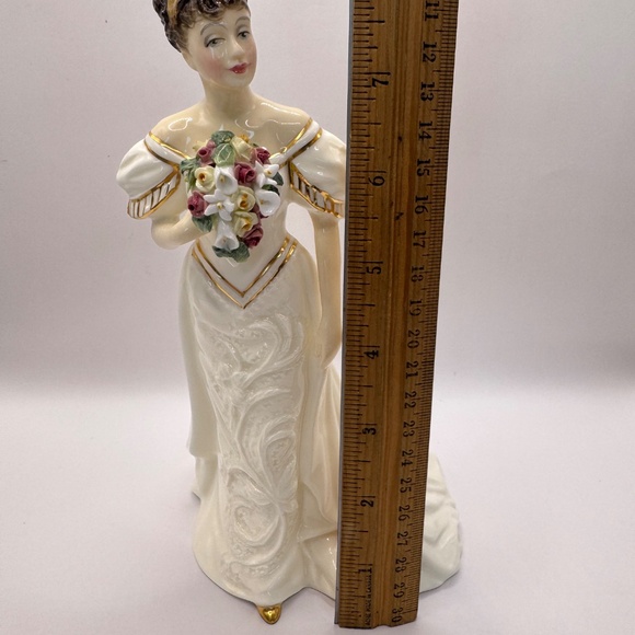 Royal Doulton Figurine "Wedding Morn" HN 3853 - Picture 8 of 10